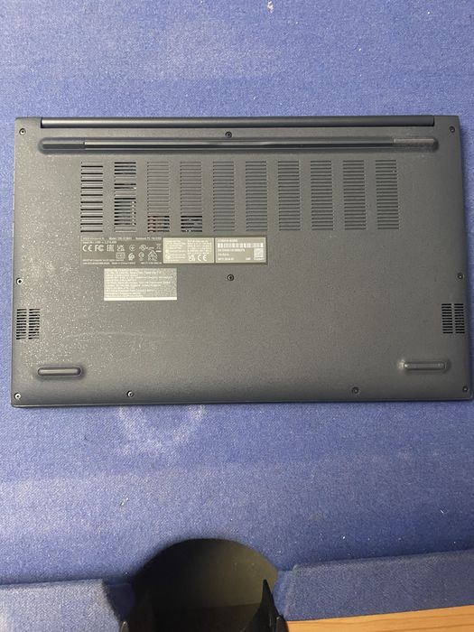 Vând un leptop urgent am uitat parola marca este ASUS ViVOBOOk