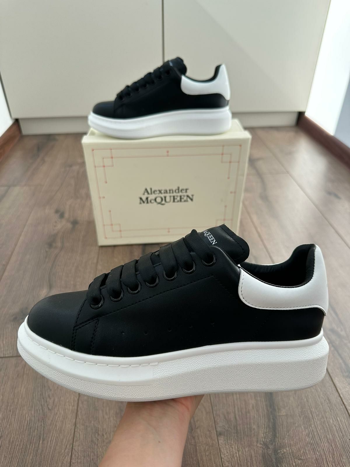 Adidasi Alexander MCQUEEN black/white produs NOU premium