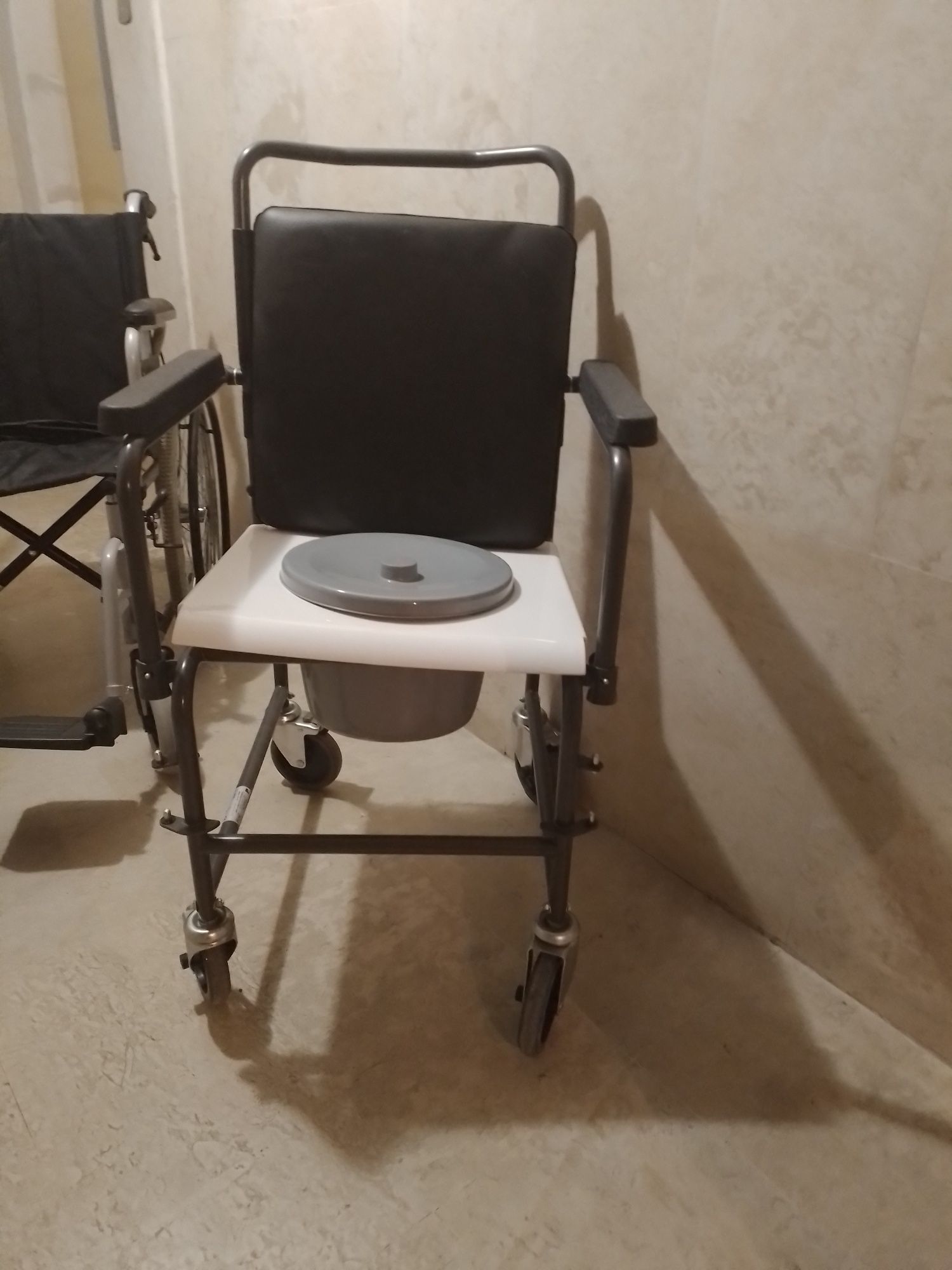 Комбиниран стол за тоалет и баня