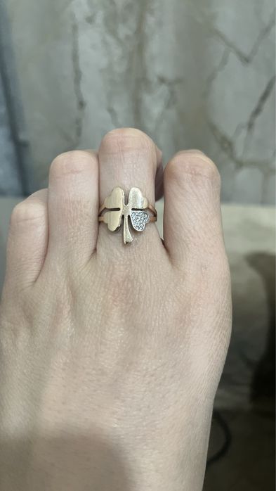 Продам кольцо клевер