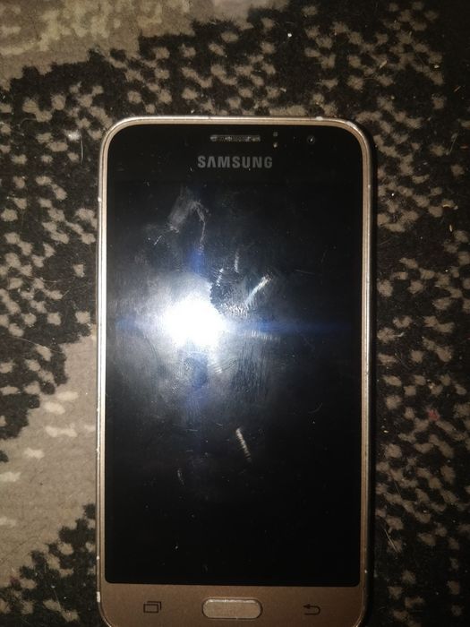 Телефон Самсунг j1 8 гб