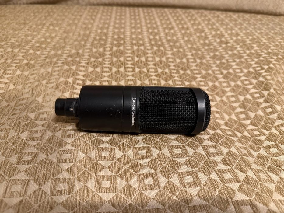 Студийный микрофон Audio-Technica AT2020