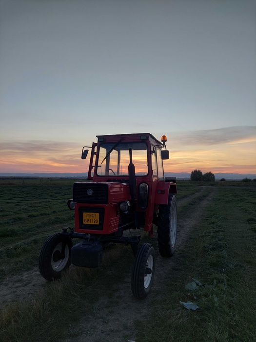 Universal 445 tractor