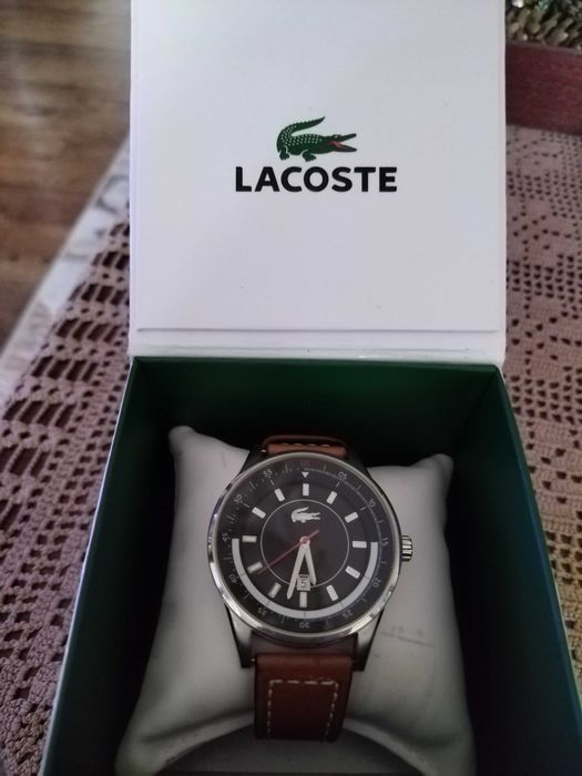 Продавам мъжки ръчен часовник