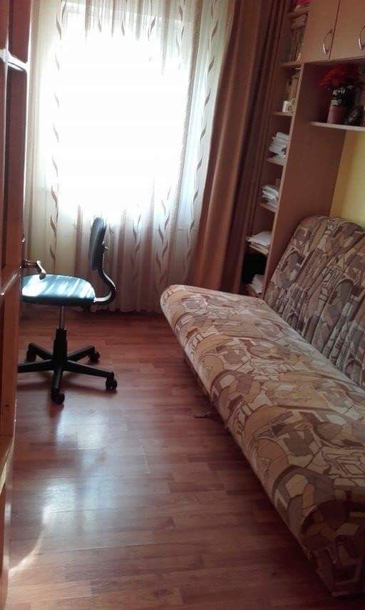 Apartament 3 camere (transformat din 2),pretabil firmă Craiovița Nouă