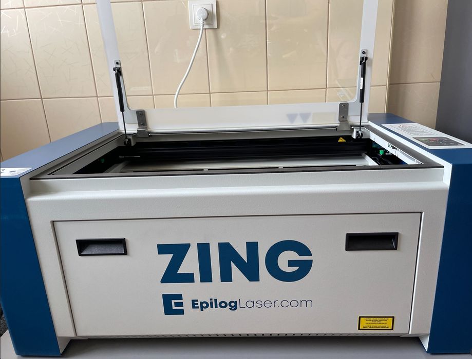 Masina de gravat laser Profesionala Epilog Zing 24 + accesorii