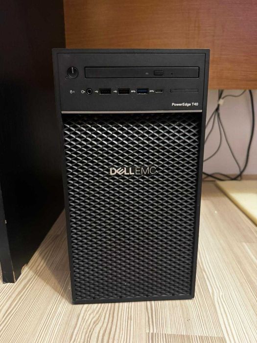 Calculator Dell PowerEdge t40 E-2224G 3.5Ghz, 8 Gb RAM, GPU R9 370