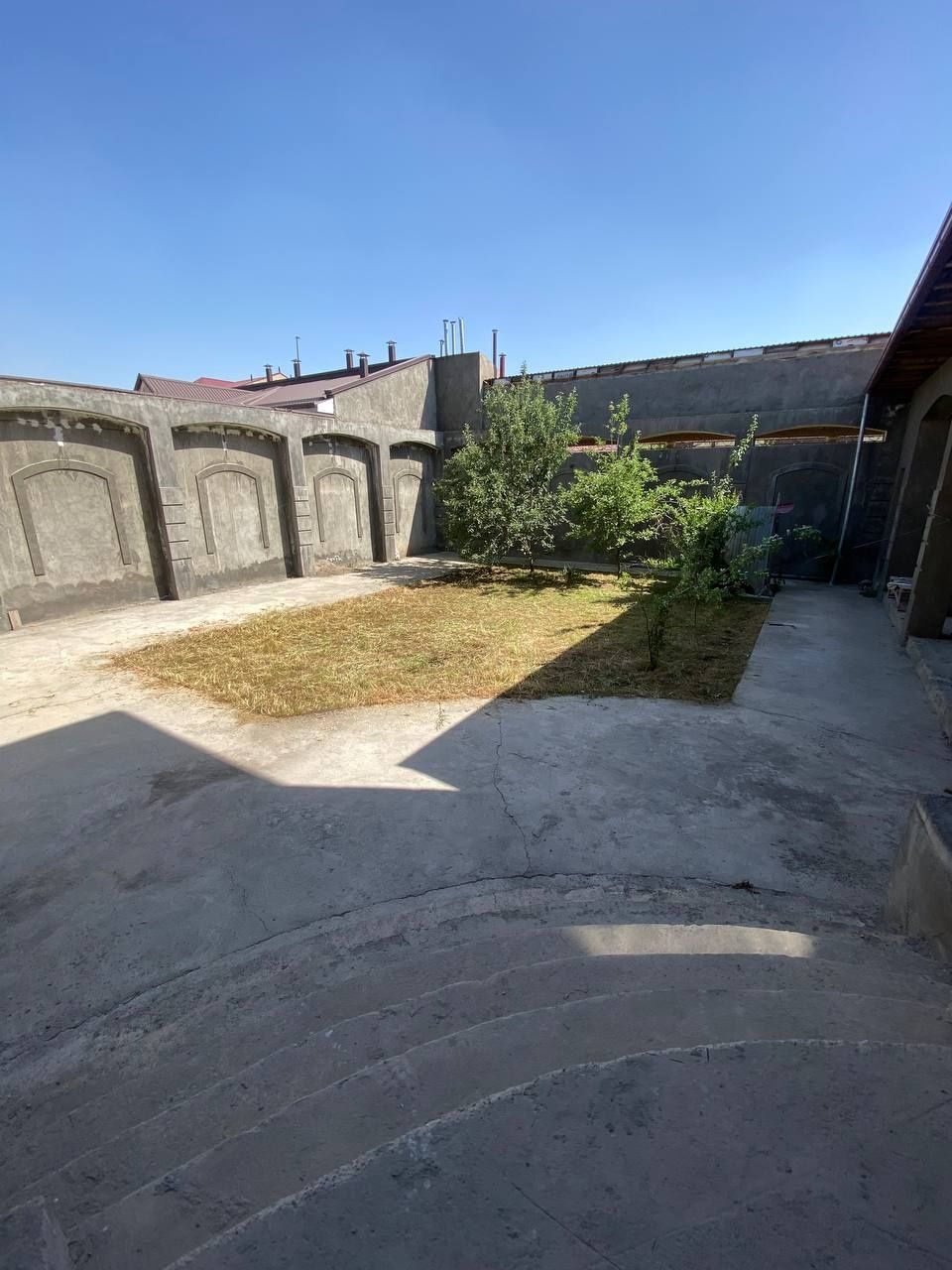 СРОЧНО!!! Продается Хасанбой 6 сотих 7 та хона+2 холл Фасад 20×30