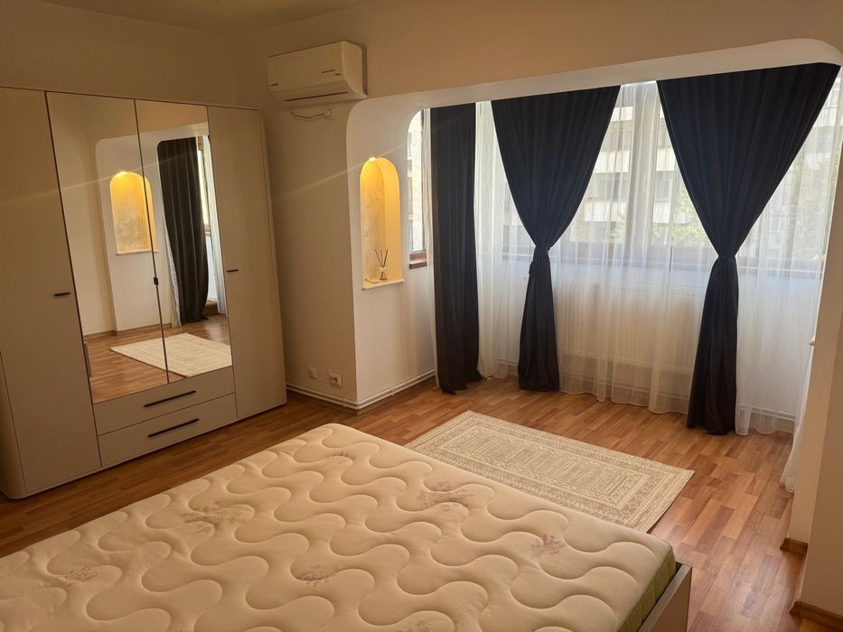 Inchiriere apartament 3 camere - zona Universitate