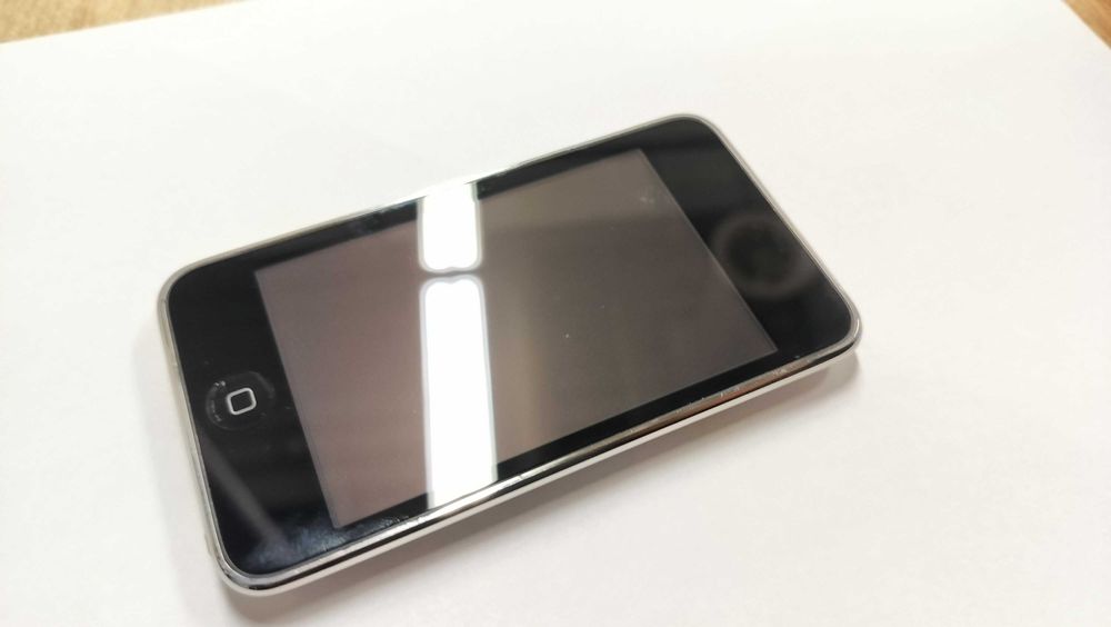 Apple Ipod Touch 3rd Gen 8GB Model MC086FD Black