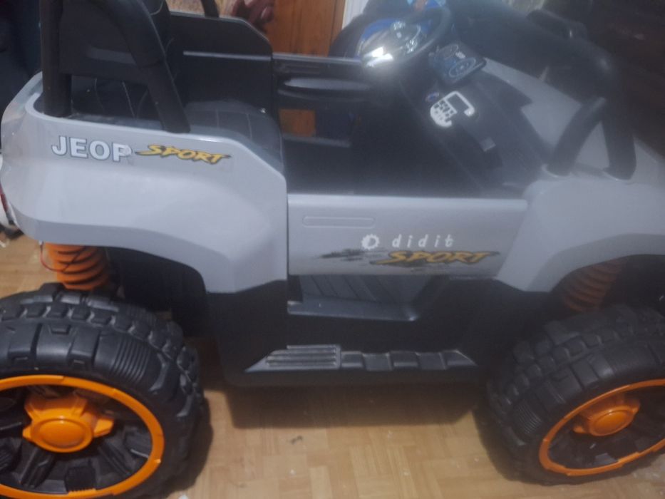 Jeop bolalar elektromobili 24 voltli  boshqaruv pulti ham bor