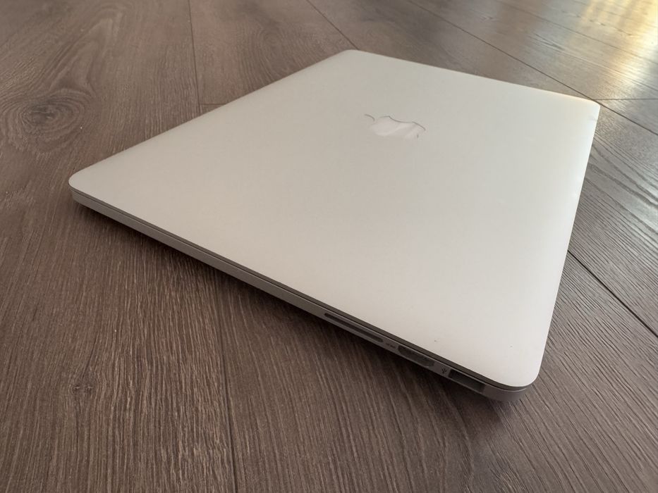 MacBook Pro 15” 1TB SSD / Core i7 / Battery 100%