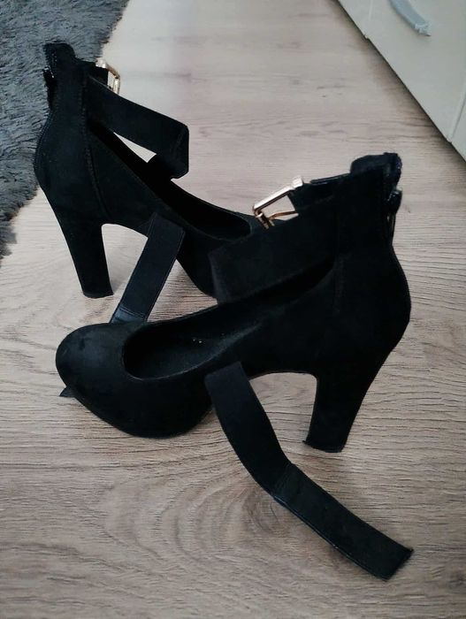 Vànd pantofi damă ,eleganți ,în stare foarte bună