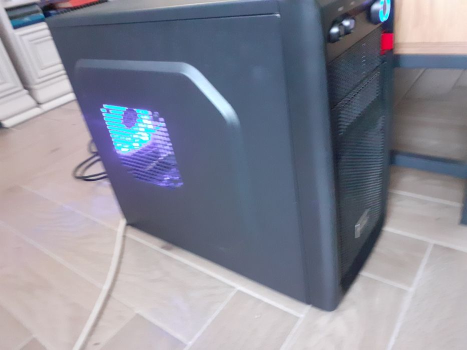 Vând AMD FX 6100 3,7 Ghz 6 nuclee