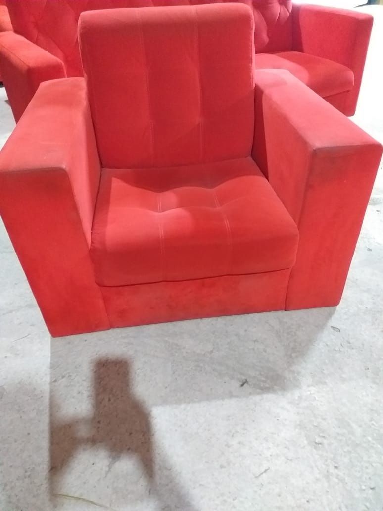 Продаются диваны и кресло  б/у