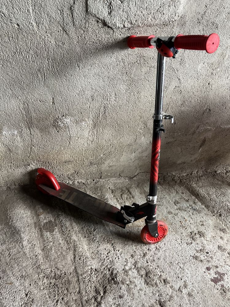 Trotineta pe 2 roti rosie