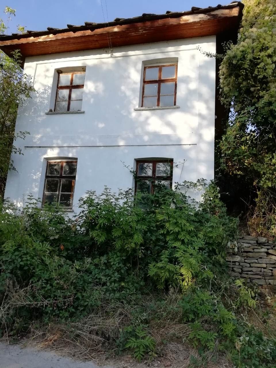 Реновирана къща,с двор в Троянския балкан