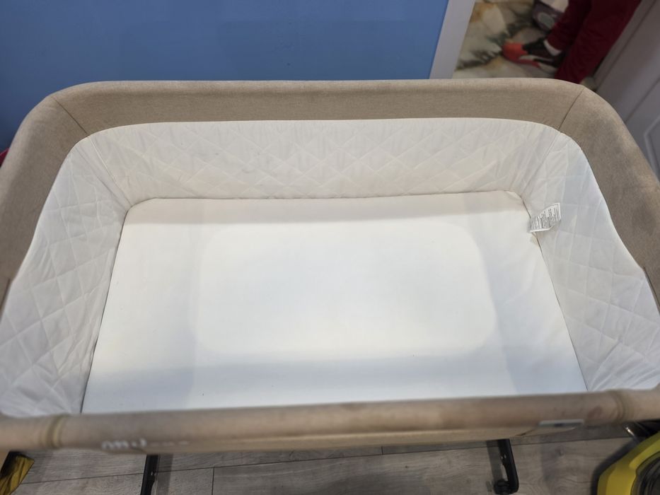 Бебешко next to me