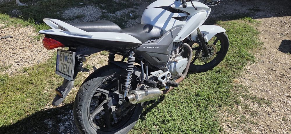 Vând Honda CB125F