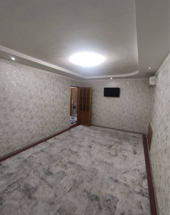 Метро М Улугбек. 3 комнтная. Балкон 2/6. Кирпич. Срочно