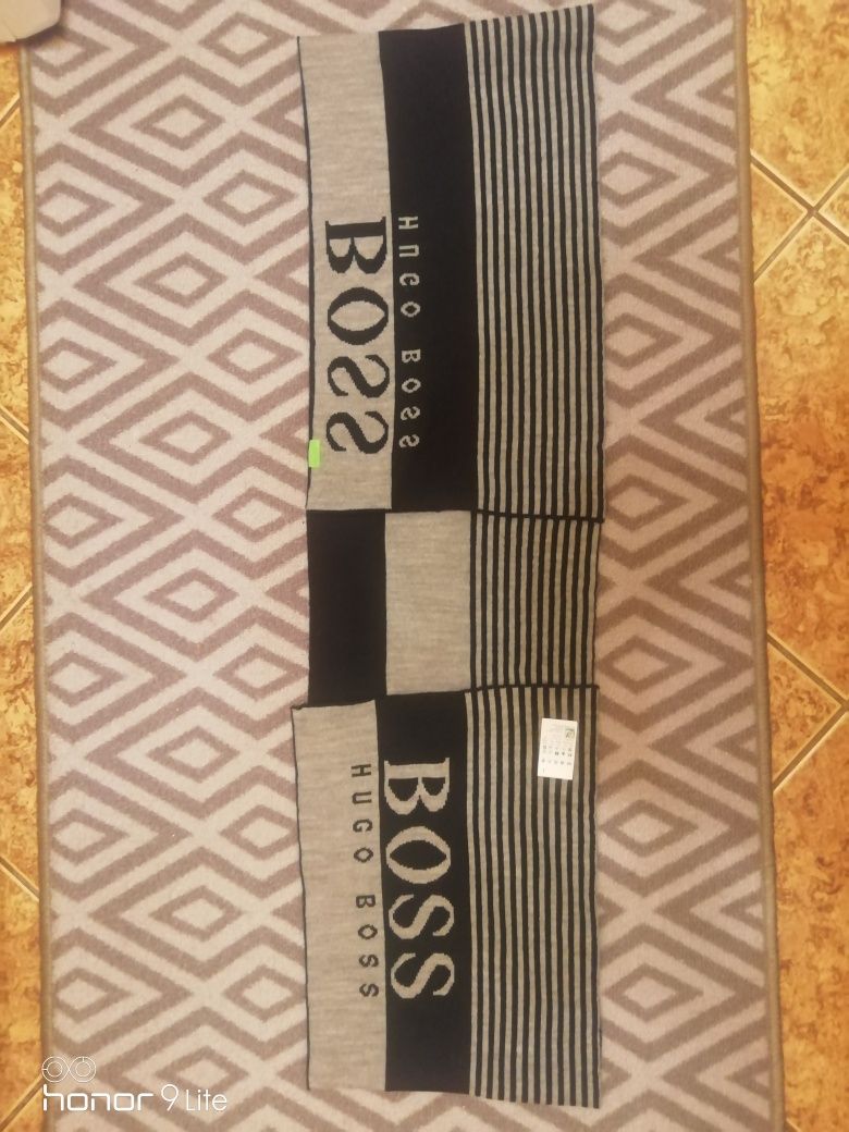Мъжки шал Hugo Boss нов