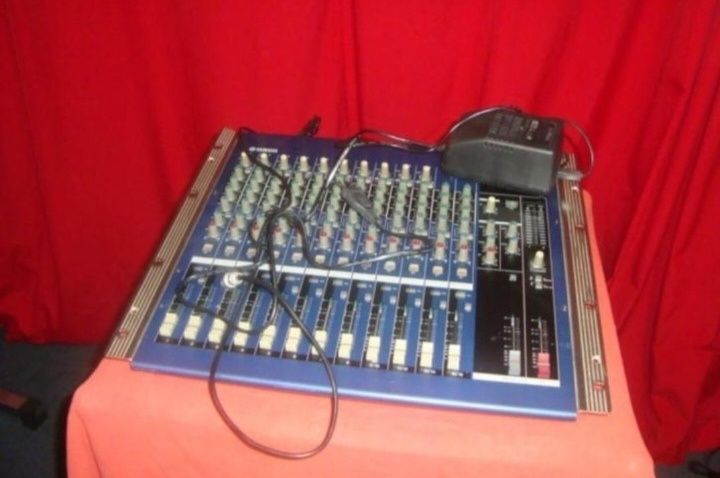 Mixer Yamaha mg16/4