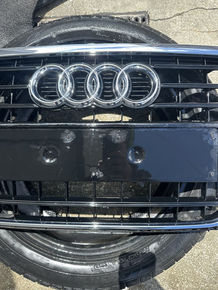 Audi A4 B8 07-011г Предна маска/Решетка