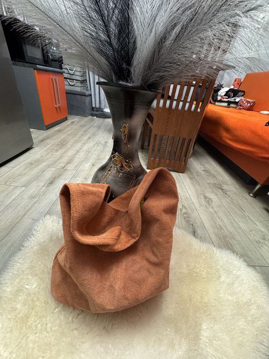 Оранжева чанта от естествен велур