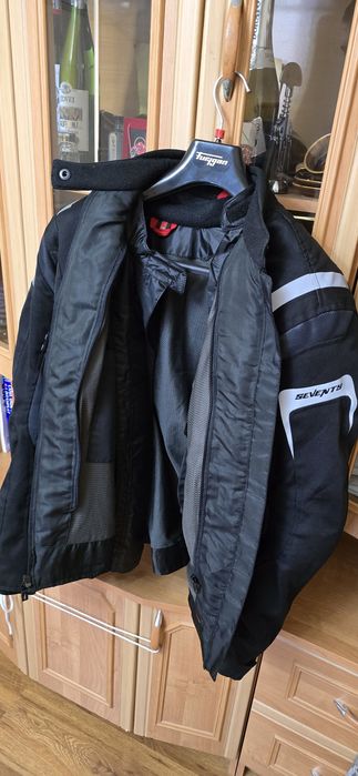 Vand geaca moto  seventy