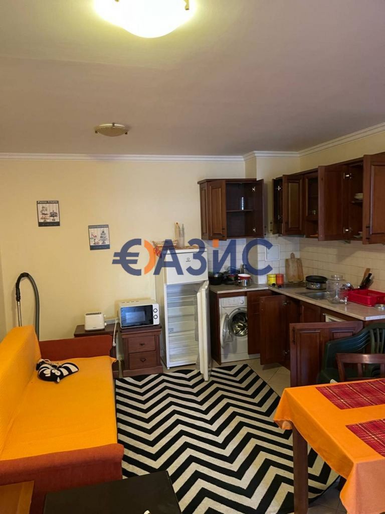 Продава се Тристаен апартамент в Созопол - 110 кв.м за 1455 €/кв.м - Снимка #2