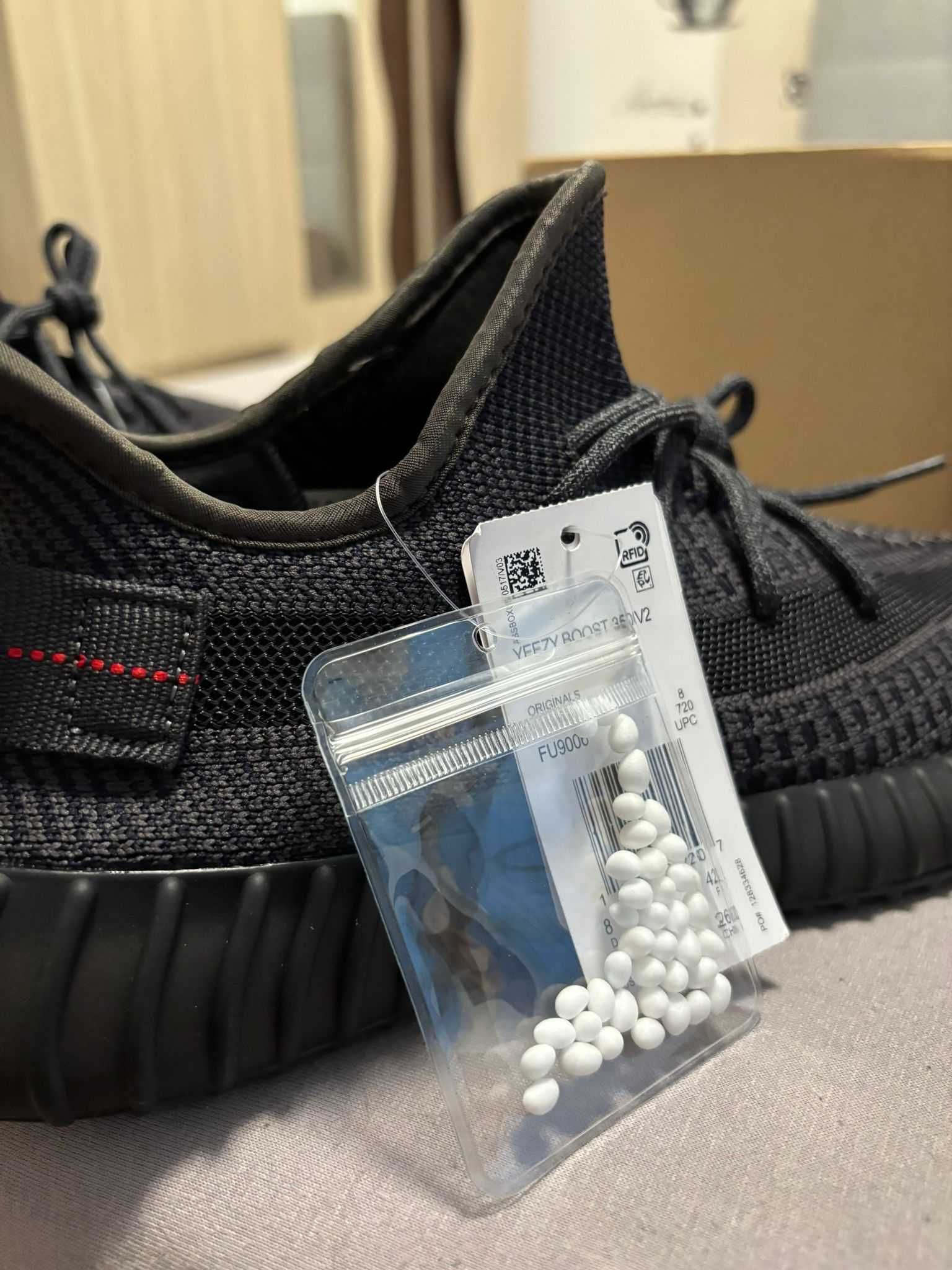 Yeezy 350 v2 Black