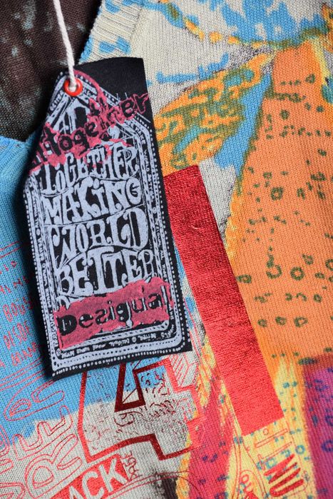 Desigual нова с етикет блуза с принц и принцеса