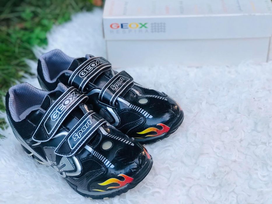 Adidasi baiat GEOX-marimea 36-37,inter24,2cm,cu leduri,PIELE ca Salomo
