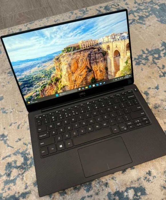 Dell XPS 13 9370 – i5, 16GB ram, 256GB ssd, UHD Touch