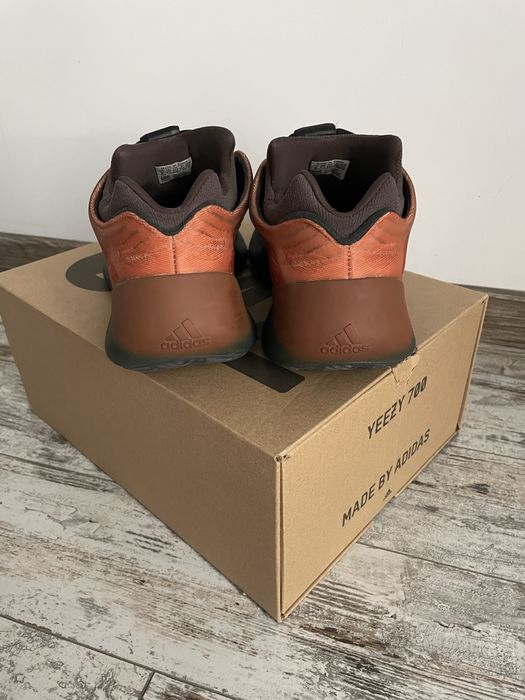 Yezzy 700 V3 Copper Fade