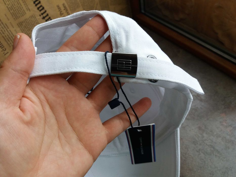 мъжка шапка с козирка  Tommy Hilfiger,бяла жокейка ,нова