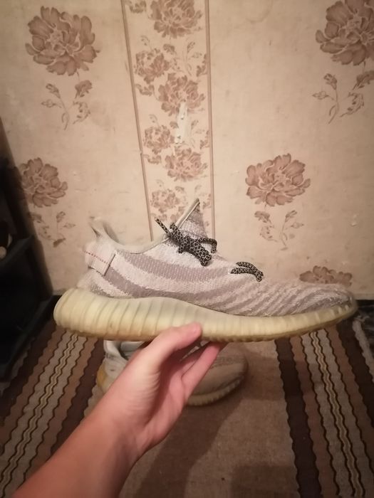 Продавам Yezzy 350 blue tint