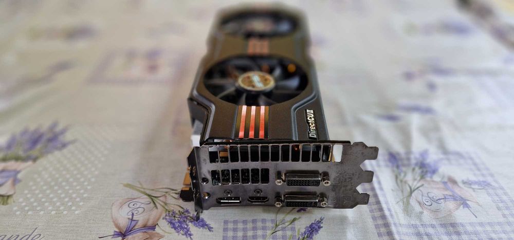 Placa video gaming Asus GTX 580 PROBLEMA...