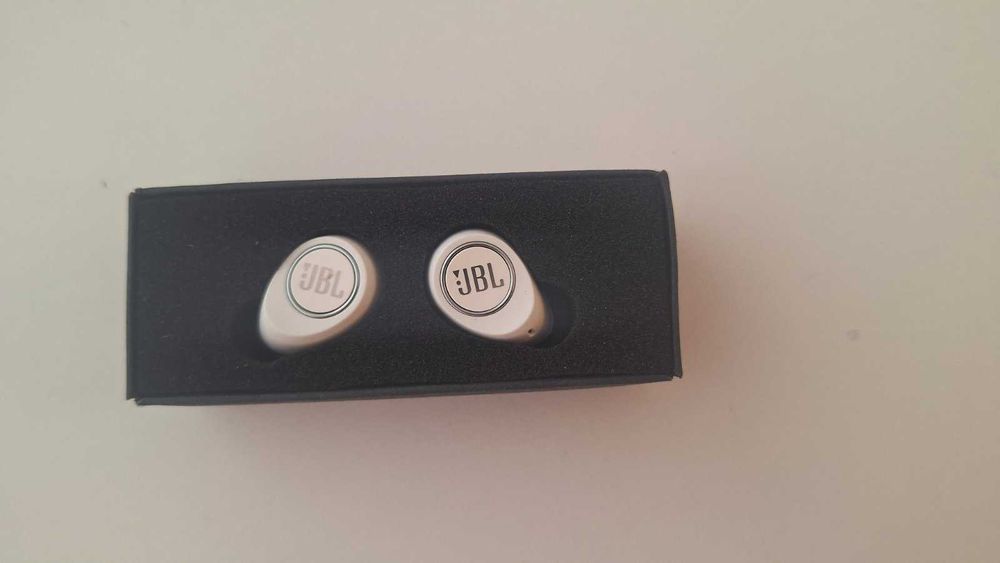 JBL Free безжични слушалки