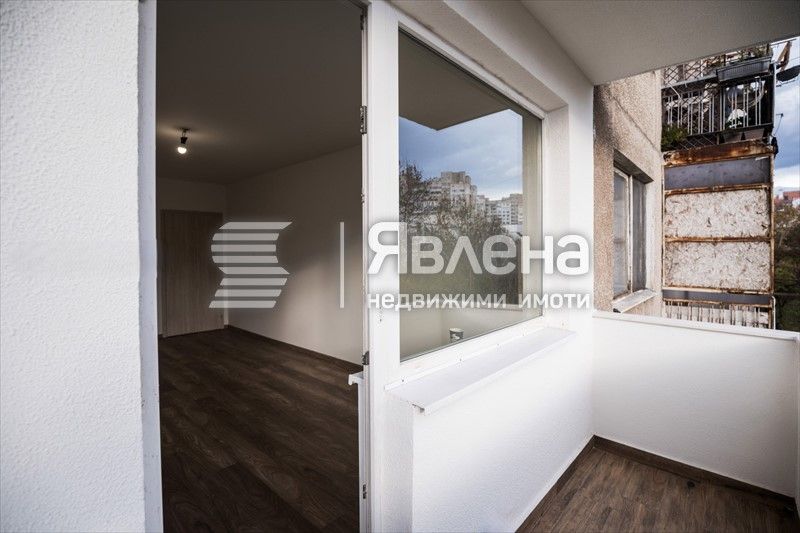 Продава 3-стаен апартамент