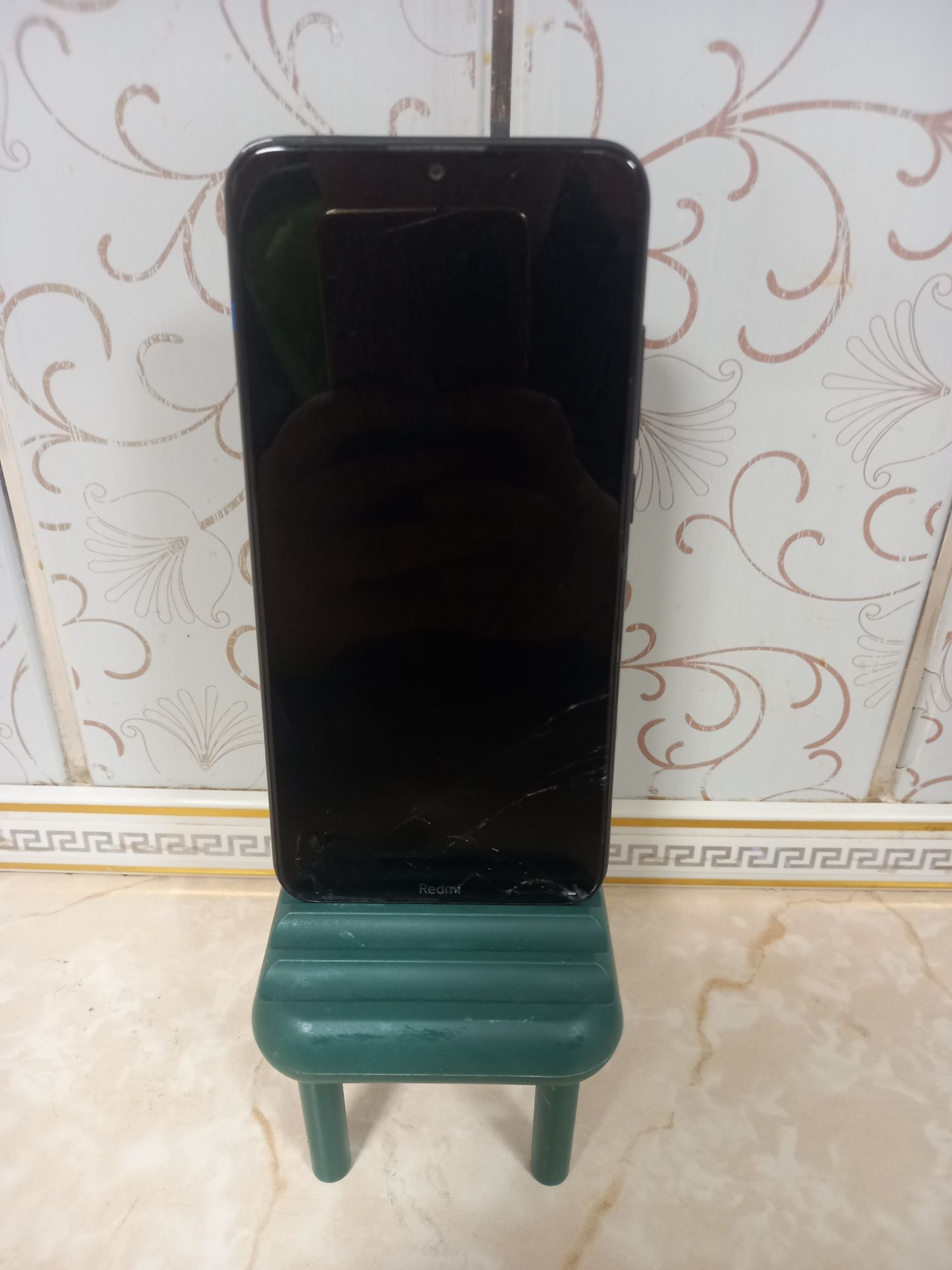 Почти новый смартфон redmi 8
