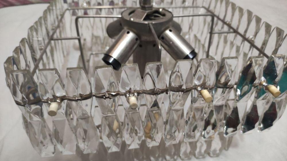 Продам люстру хрустальное стекло