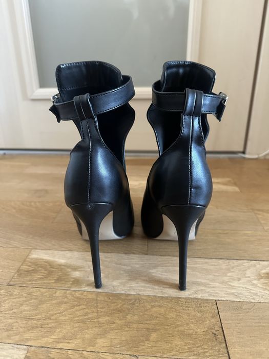 Дамски боти на висок ток