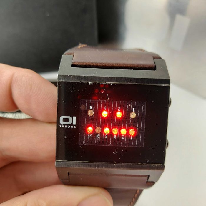 Бинарен часовник OI The One с кутия #5727