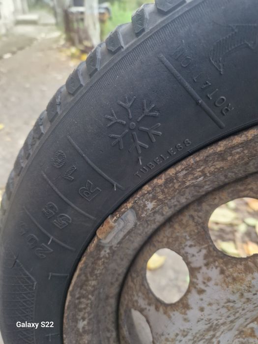 Vand roti cu cauciucuri de iarnă 205/55/16 .