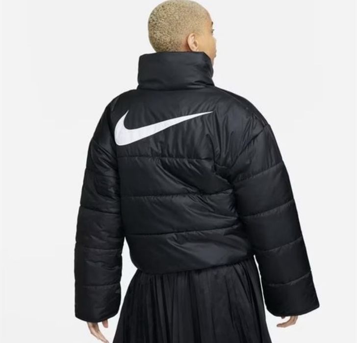 Двулицево яке Nike