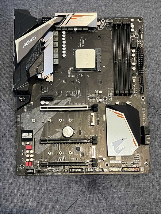 Ryzen 5 5600X RX 9060 XT 16GB Нова 64GB RAM 512 SSD Геймърски компютър