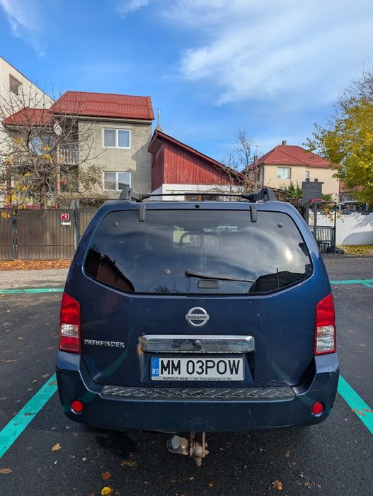 Vând Nissan Pathfinder