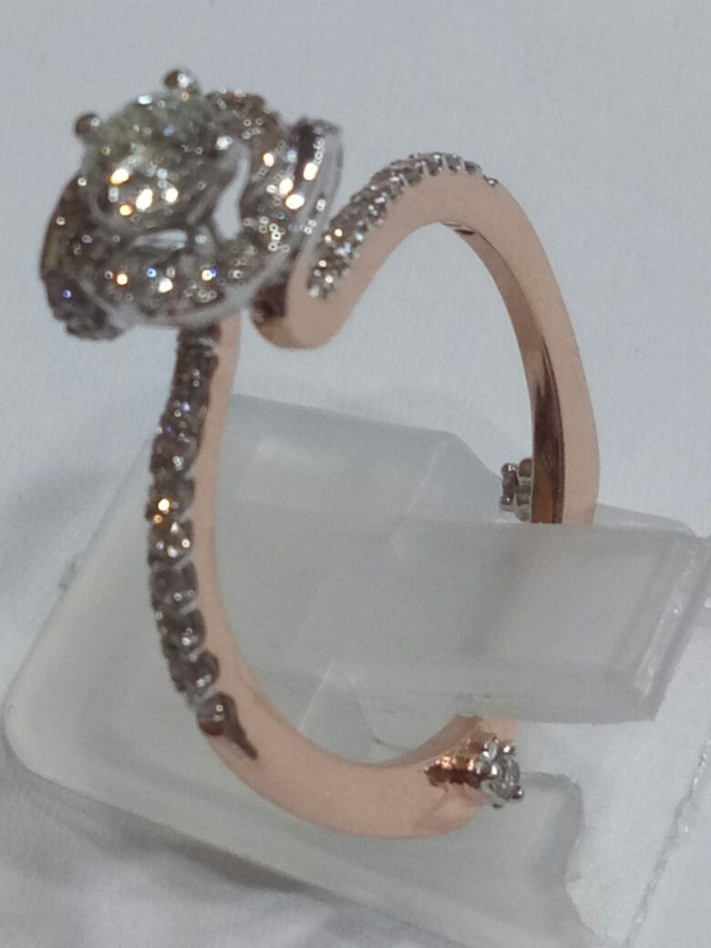 Vind inel design deosebit din aur roze de 14kt cu diamante