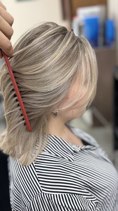 Парикмахер, работаю в салоне и выезжаю на дом.